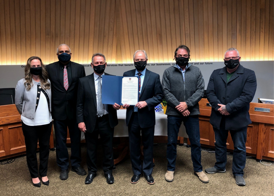 <who>Photo Credit: City of Vernon</who>Ken Holland was presented with the Freedom of the City Award by Vernon City Council this morning.
