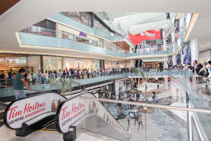 <who>Photo Credit: Contributed</who>Hundreds of people lined up to try Tim Hortons on opening day.