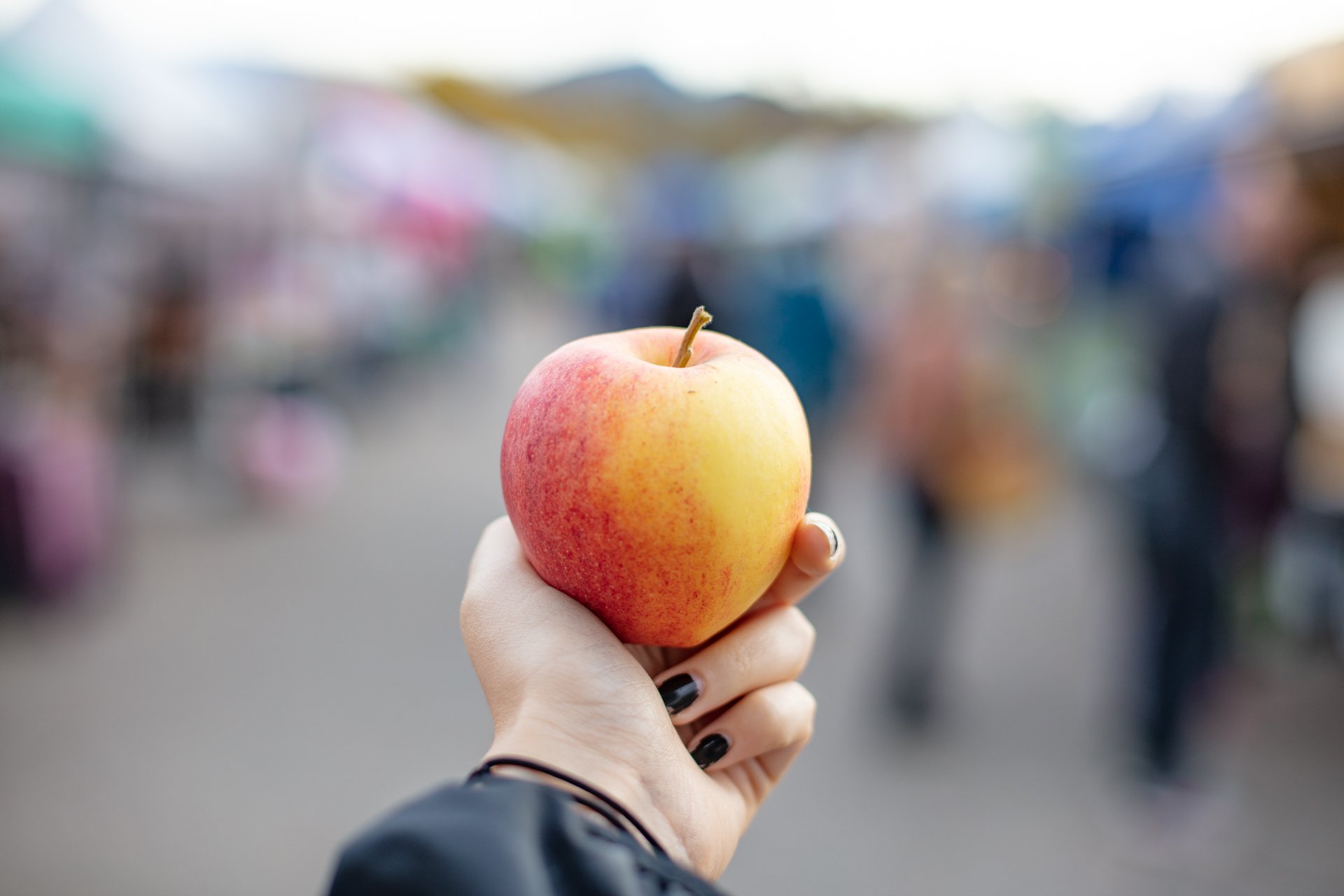 Kelowna Farmers’ and Crafters’ Market celebrating Okanagan apples today