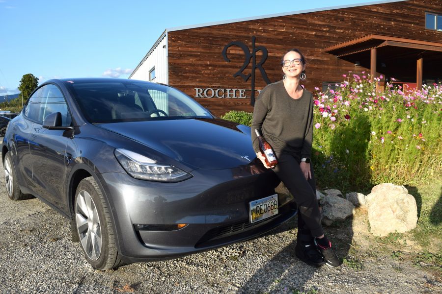 </who>Jess Hopwood owns and operates Tesla-fuelled Farm to Glass Wine Tours.