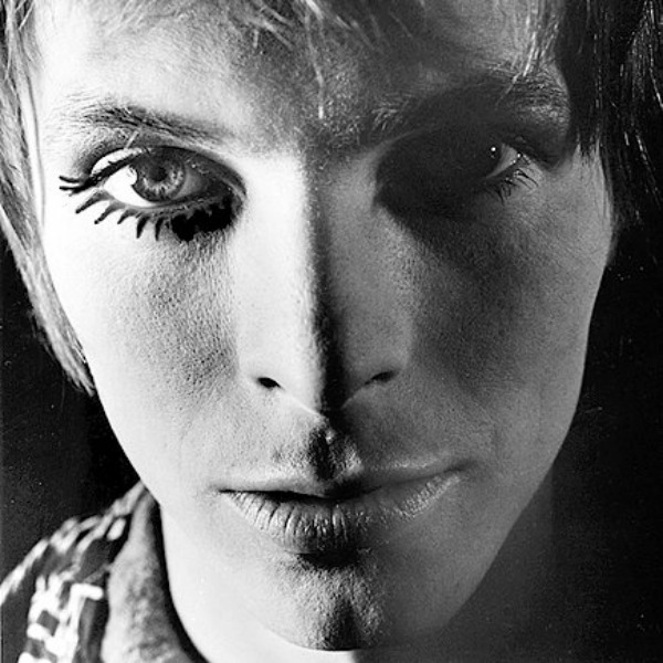 <who> Photo Credit: David Bowie on Facebook. </who> Bowie as Ziggy Stardust.