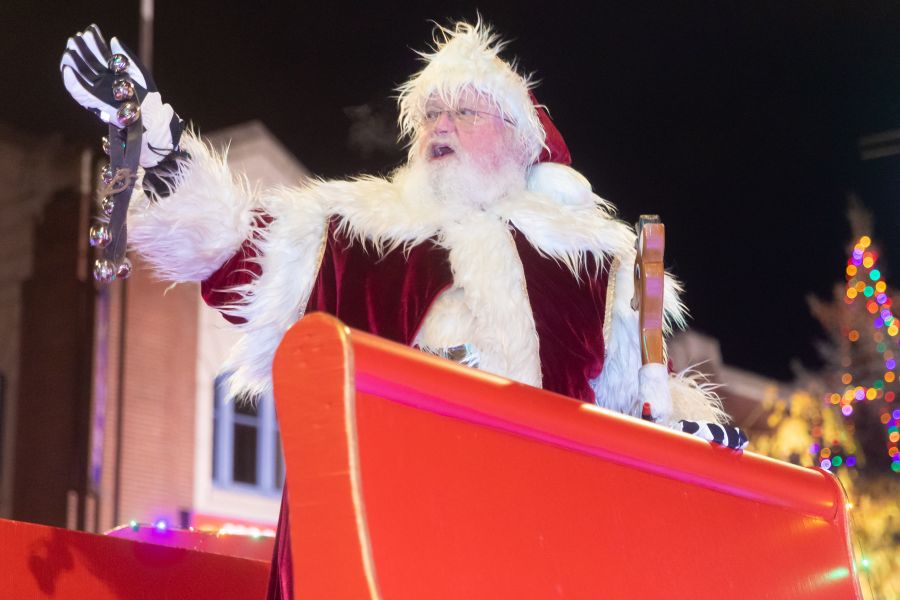 <who>Photo Credit: NowMedia/Gord Goble</who> 2022 Santa Parade