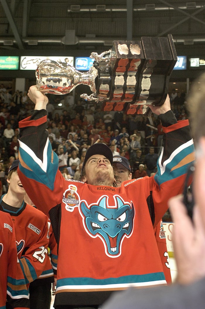 <who>Photo Credit: CHL</who>Weber lifts the Memorial Cup in 2004.