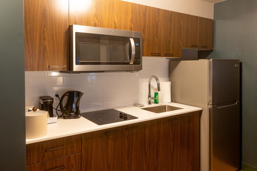 <who>Photo Credit: NowMedia/Gord Goble</who> Suite kitchen