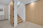 Stunning ultra-modern newer build 3bed/3bath home Photo