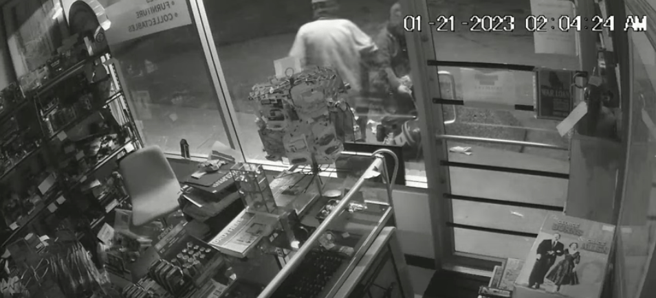 Mounties looking for 2 suspects from commercial break-in last month