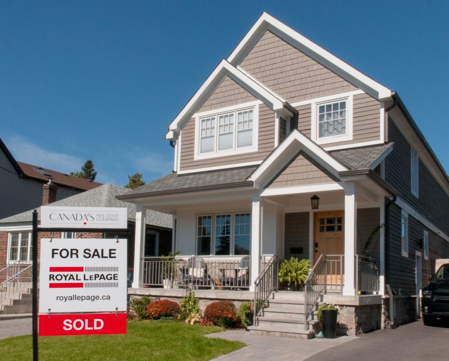 </who>The median selling price of a typical single-family home in Kelowna is expected to rise 10% in 2022 from $1.074 million to $1.181 million.