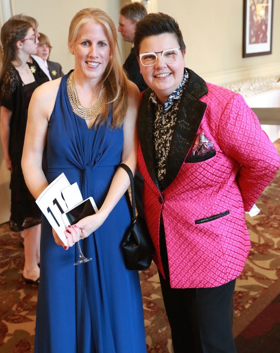 The Auctionista, Linda Leja, on the right.