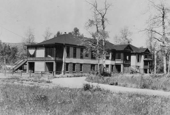 <who>Photo Credit: Old Kelowna/BC Archives</who>Thanks to funding of $5,000 from the Kelowna Hospital Society, Kelowna General Hospital (KGH) opened on August 2, 1908. Now this is a building that has seen some changes over the years! From a bed capacity of 19 and a staff of four on opening day, to the immaculate facility and world-class staff that KGH has today, this piece of Kelowna's history has made many an impact on the city. (Circa 1914)
