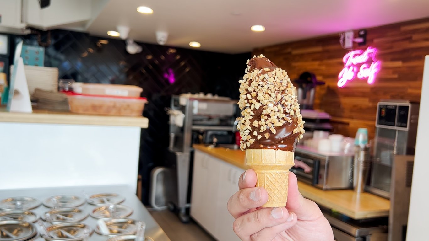 VIDEO: New ice cream place takes dipping cones to the next level
