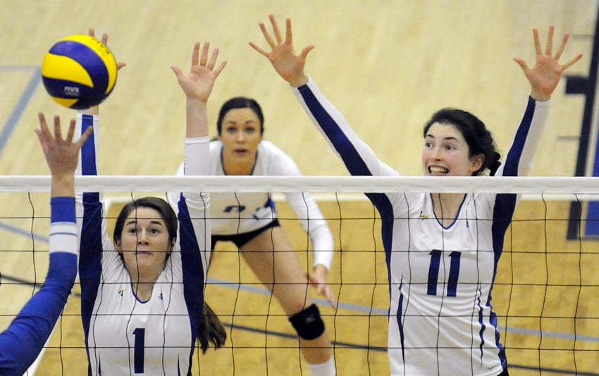 <who>Photo Credit: Lorne White/KelownaNow.com </who>Emily Oxland, Kaitlynn Given, Katie Wuttunee and the Heat leave for Brandon on Wednesday.