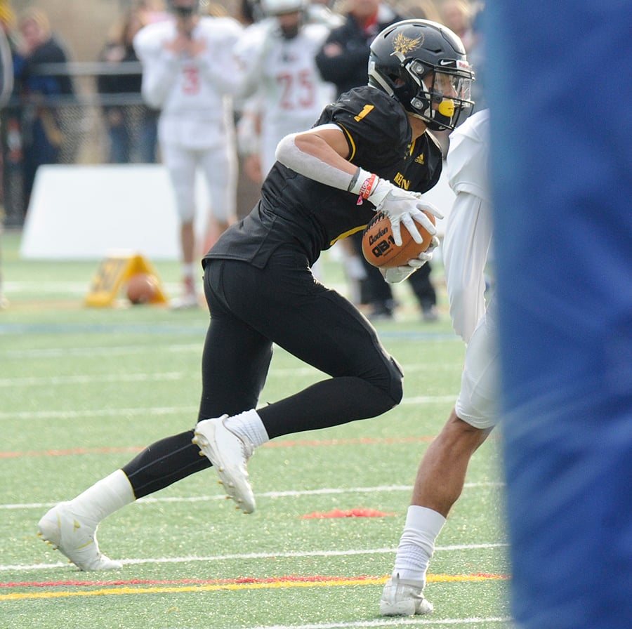 Isaac Athans has provided depth and versatility for the Owls as they prepare for the Vancouver College Fighting Irish this weekend.