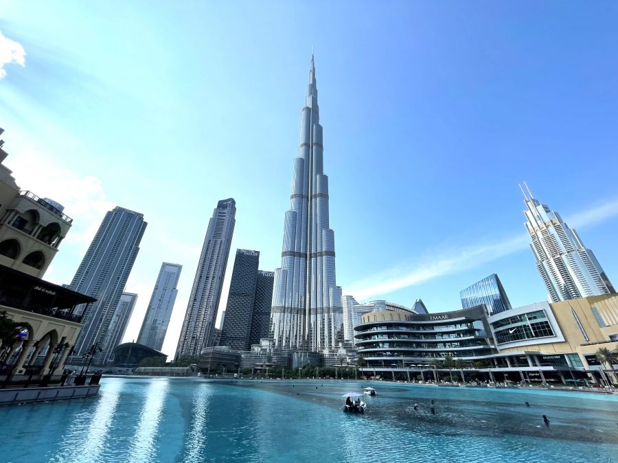 </who>A trip to Dubai isn’t complete without a visit to the world’s tallest building – the 160-storey, 828-metre-high Burj Khalifa.