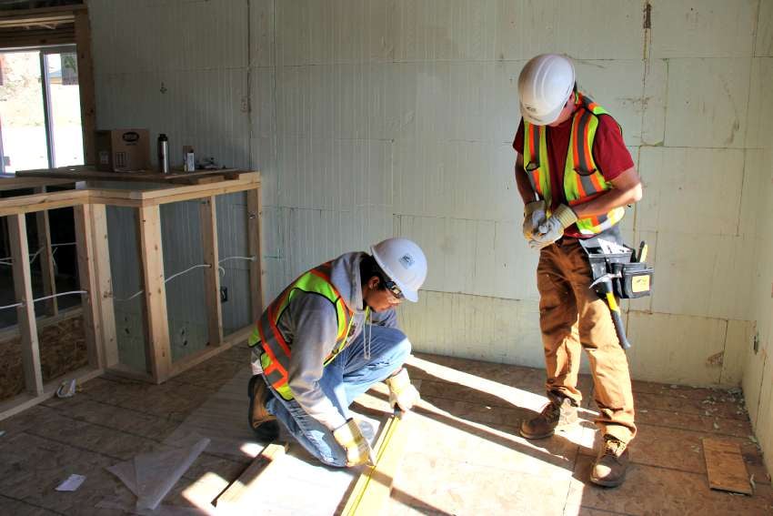 (left to right) Dorien O'Donnell working with a fellow student (Photo Credit: KelownaNow.com)