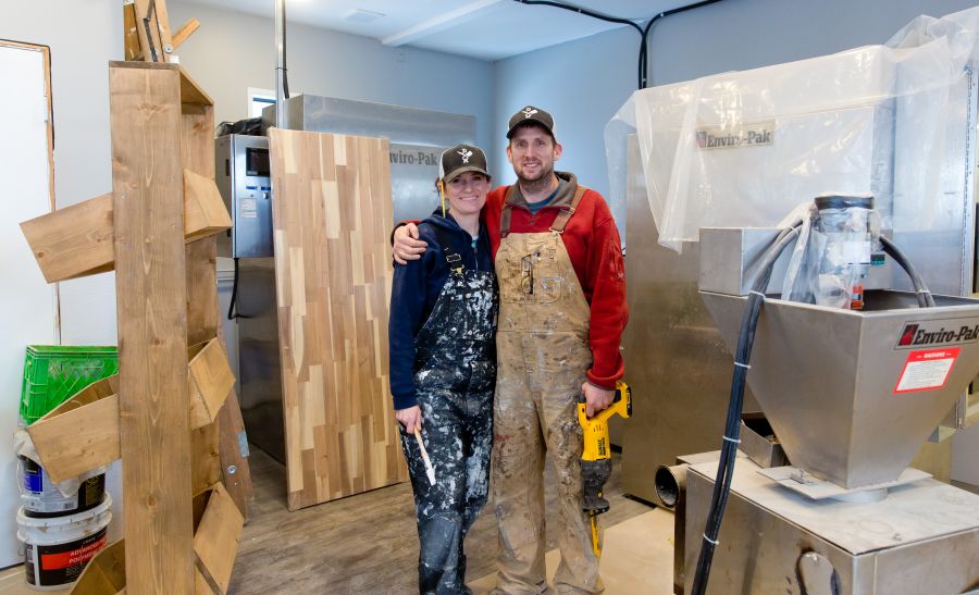 <who>Photo Credit: NowMedia</who>Linette and Brent McClelland take a quick break from the ongoing construction.