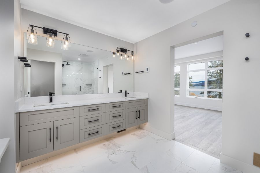 <who> Photo Contributed by Somerset Reach </who> Gorgeous ensuite bathroom.