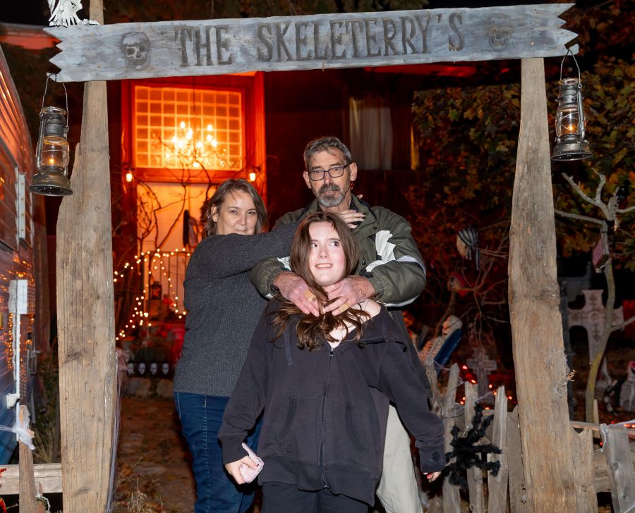 <who>Photo Credit: NowMedia/Gord Goble</who> The residents of 920 Kilwinning strangling each other