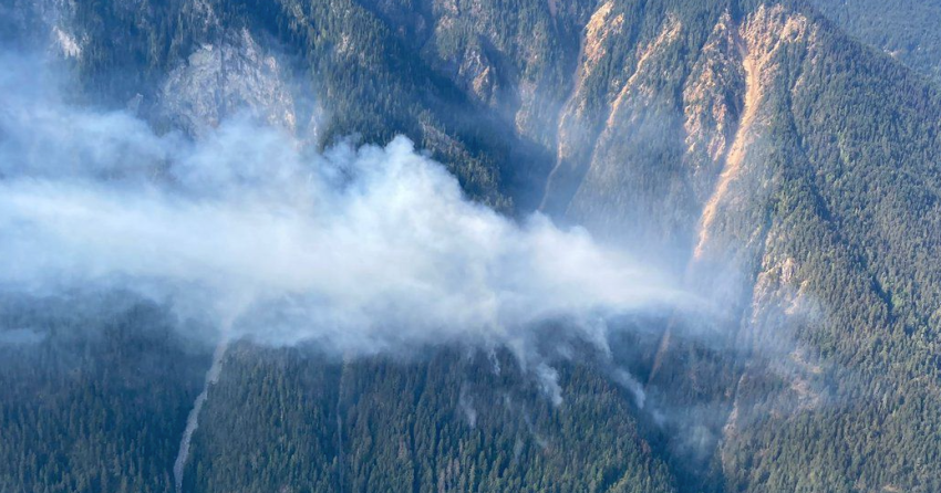 No fatalities after ‘forced landing’ of BC Wildfire Service helicopter near new wildfire