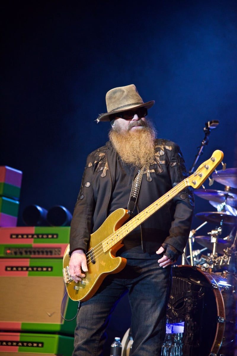 Bassist, Dusty Hill