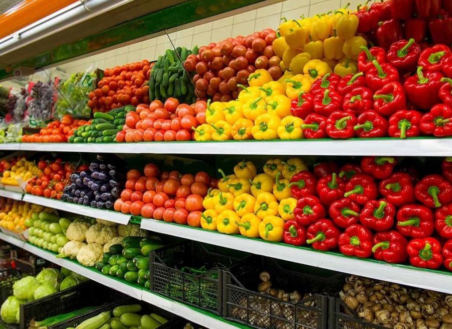 </who>Grocery stores in Kelowna are starting to restock produce after a buying panic saw all fresh fruits and vegetables disappear from stores on Tuesday, Wednesday and Thursday.
