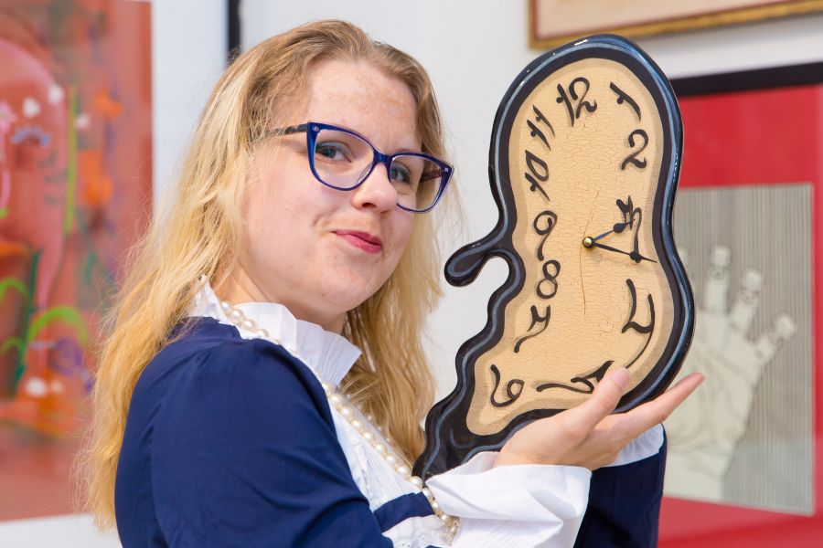 <who>Photo Credit: NowMedia</who> Sankey at a Penticton Art Gallery event