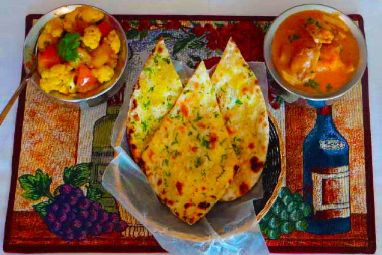 <who> Photo Credit: Everest Indian Restaurant </who>