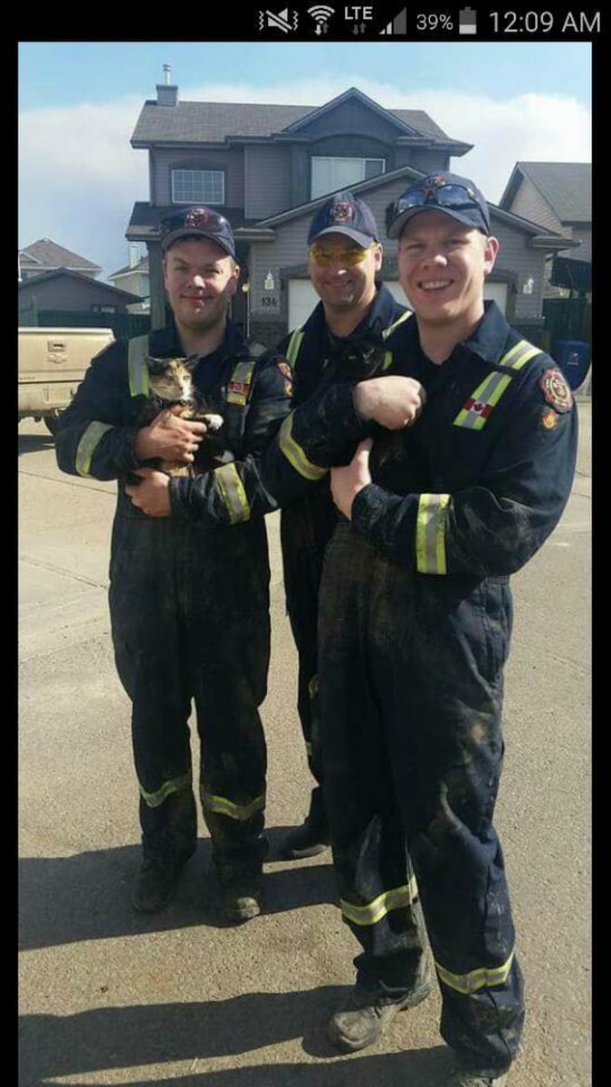 <who> Photo Credit: Fort McMurray Fire Pictures/Facebook