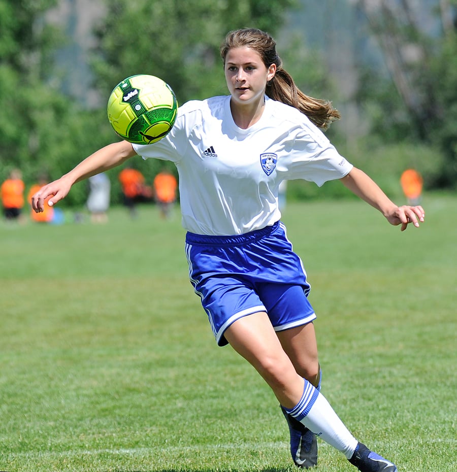 <who>Photo Credit: Lorne White/KelownaNow </who>Paige Cates of Kelowna gets set to chest a goal kick during the TOFC win over the visiting Wave.