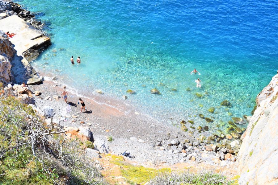 </who>Avlaki Beach in Hydra is accessed down 85 steps from the clifftop footpath.