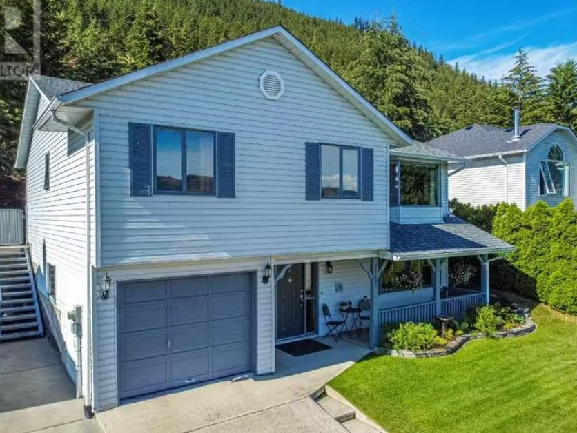 </who>This 1,730-square-foot, three-bedroom, three-bathroom house on Qu'appelle Boulevard is list for sale for $724,000, a little more than than the $712,100 benchmark selling price of a typical single-family home in Kamloops in July.
