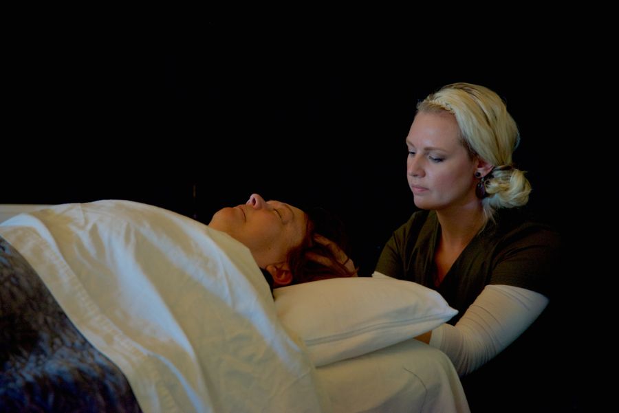 <who>Photo Credit: Savannah Bagshaw / KelownaNow</who> A women recieveing a treatment from the alternative form of medicine known as reiki