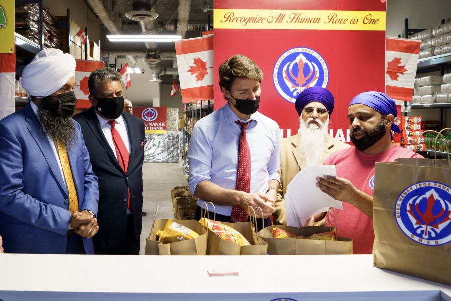 <who>Photo Credit: Prime Minister's Office</who>Trudeau stopped by the Guru Nanak Food Bank earlier on Tuesday.