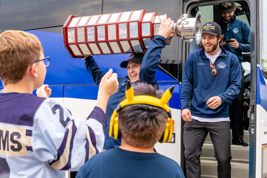 <who>Photo Credit: NowMedia/Gord Goble</who> Spencer Smith (with Cup)