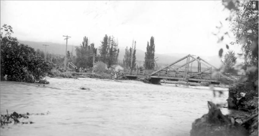<who> Photo Credit: Kelowna Public Archives </who> KPA #4857 K.L.O. Bridge over flooded Mission Creek.