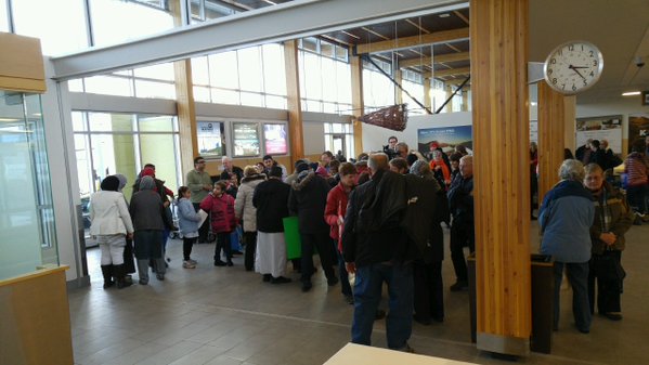<who> Photo Credit: Twitter </who> Over 20 people were at the airport to welcome the first Syrian refugee family to Kamloops.