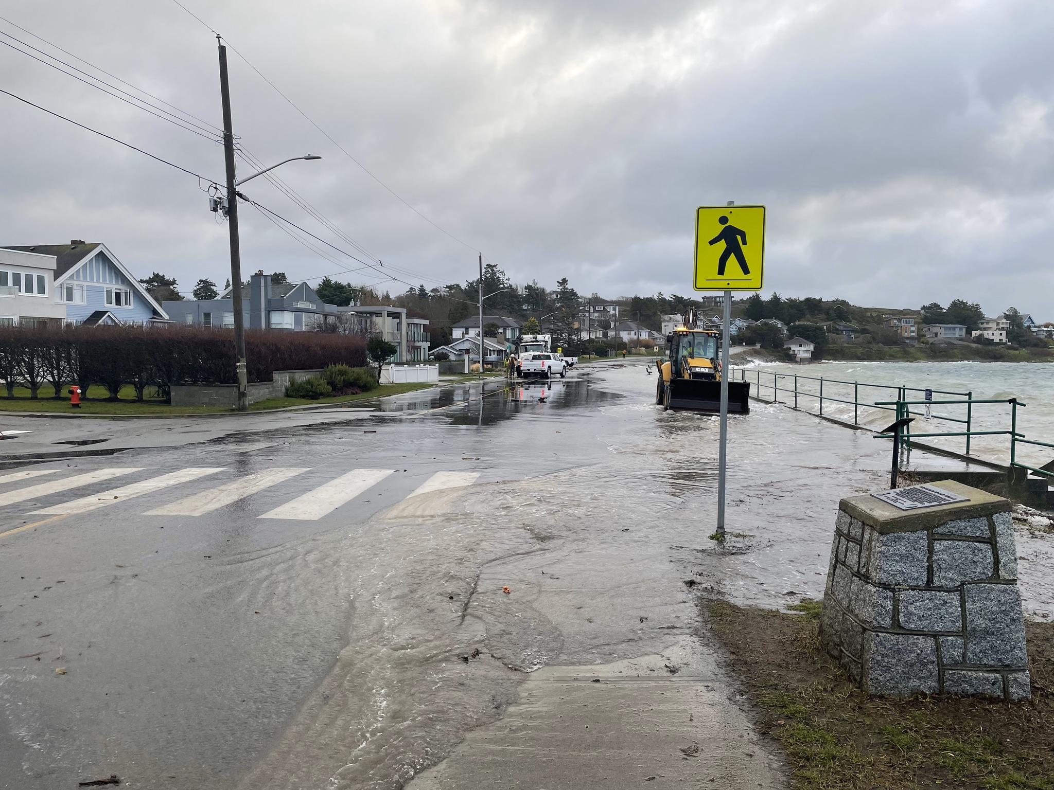Rainfall and high tide forces closure of some Victoria parks and pathways