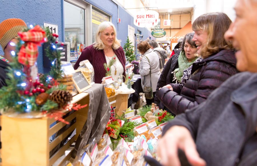 <who>Photo Credit: NowMedia/Gord Goble</who> Scene from jam-packed 2022 Christmas Craft Fair