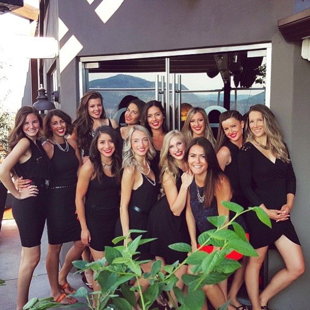 <who> Photo Credit: Glassdoor/contributed </who> Servers in Kelowna at the Earls Kitchen and Bar.