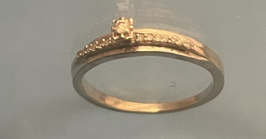 Police seek owner of ring found in Nanaimo parking lot