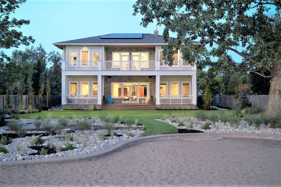 </who>Bercum built this award-winning custom waterfront home.