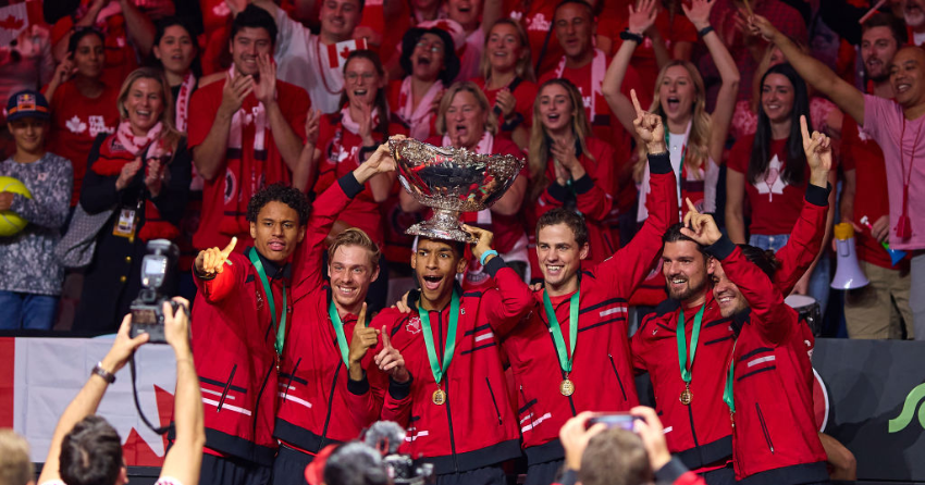 <who> Photo Credit: Getty Images </who> Team Canada (from left): Gabriel Diallo, Denis Shapovalov, Felix Auger-Aliassime, Vasek Pospisil, coach Frank Dancevic and Alexis Galarneau. 