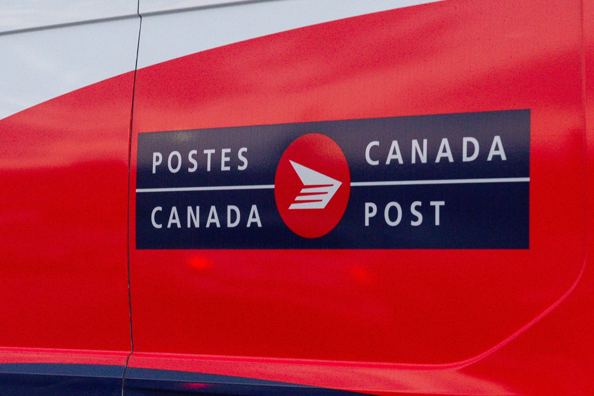 Canada Post suspends mail delivery on street in View Royal after employee attacked by dogs