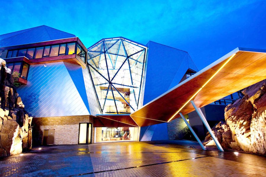 </who>Sparkling Hill Resort near Vernon.