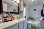 BRIGHT 3-BEDROOM HOME NEAR LAKE AND WINERIES Photo