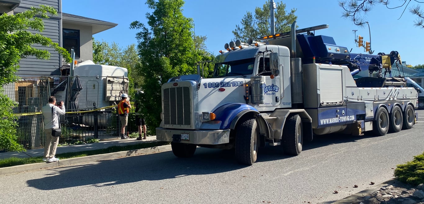 VIDEO Transport truck finally pulled out of Kelowna townhouse