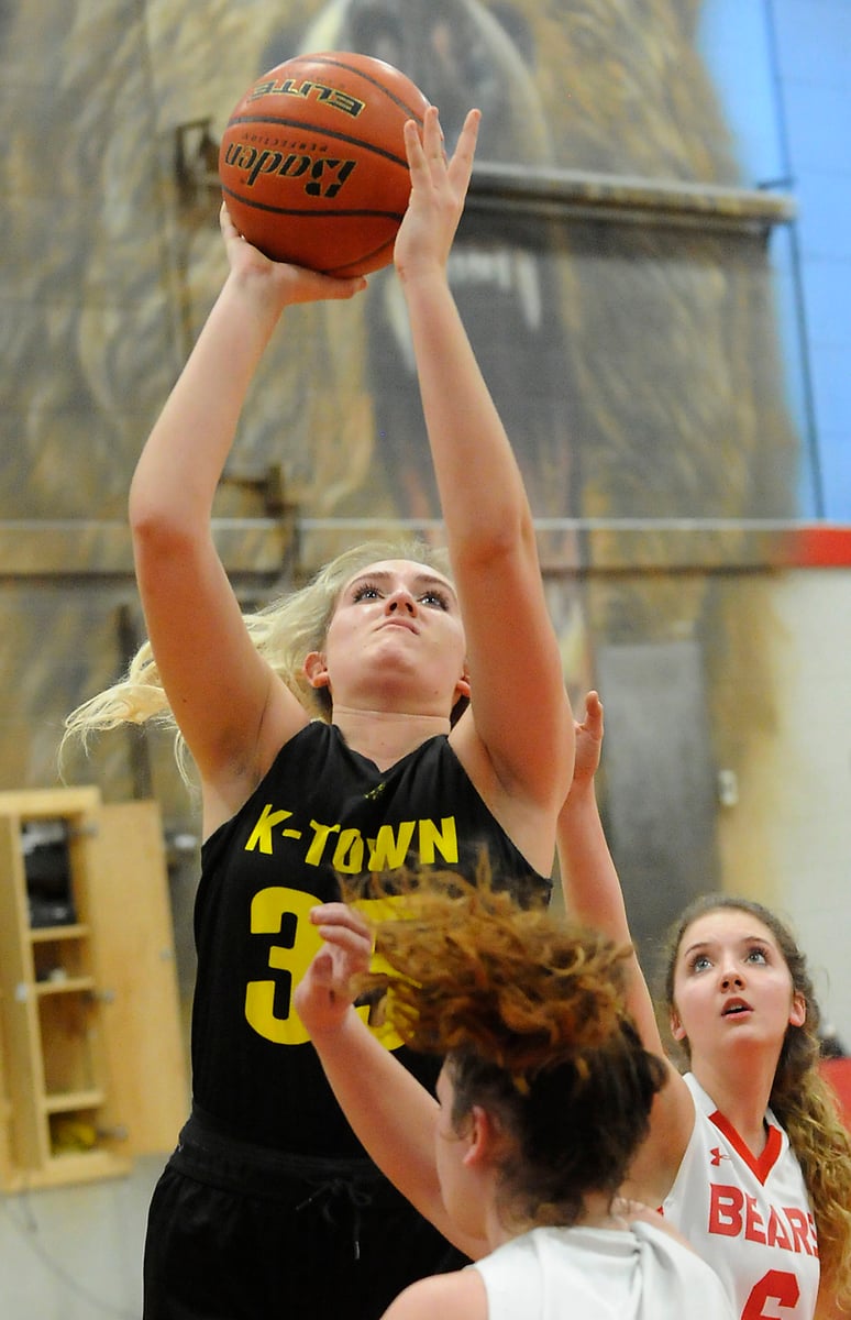 <who>Photo Credit: Lorne White/KelownaNow </who>Shiah Holmes led the Owls in their opening game at the Tsumura Basketball Invitational, scoring 21 points against Lord Tweedsmuir.