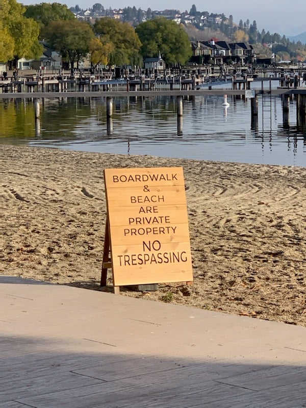 </who>Two of these signs, one in each direction, are placed beside the boardwalk in front of Boucherie Beach Cottages.