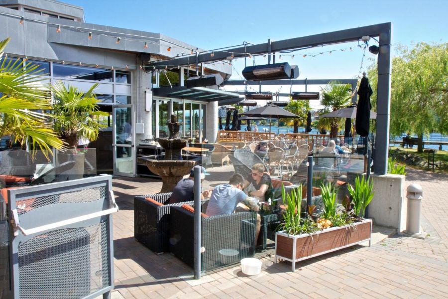 </who>Glo Restaurant & Lounge's palm-treed patio.
