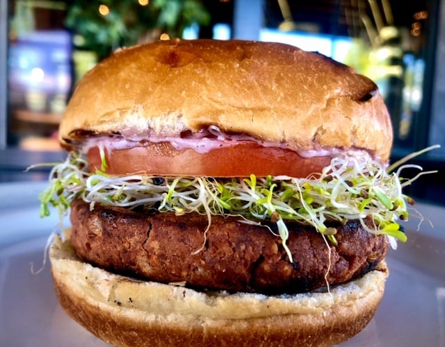 </who>CrushDynamics' ingredients adds red colour to plant-based burgers and cooks brown.