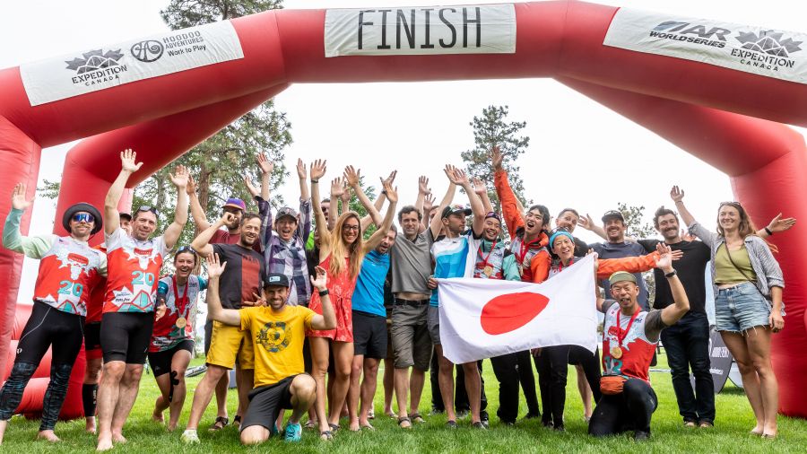 <who>Photo Credit: NowMedia/Gord Goble</who> Six teams pose for pic at finish line
